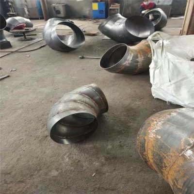 虾米腰弯头应用领域透析:为什么大直径管线更青睐焊接弯头