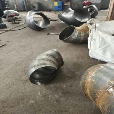 虾米腰弯头技术参数详解:涵盖壁厚、弯曲半径与工作压力